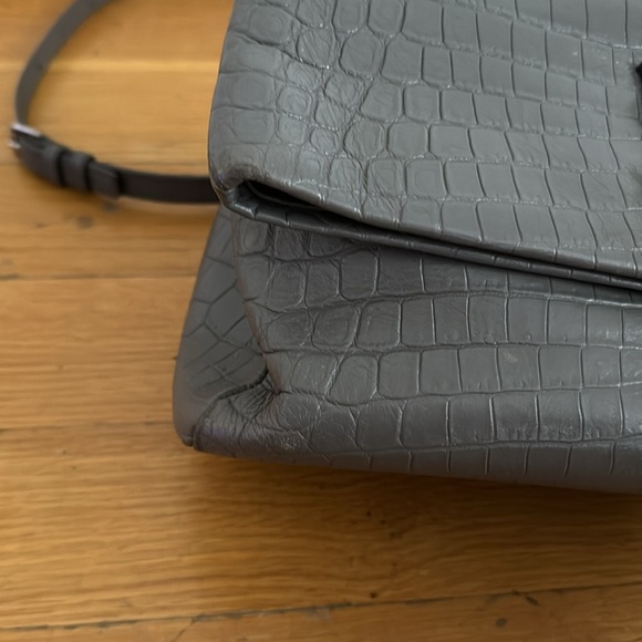YVES SAINT LAURENT
Grey Croc Embossed Leather West Hollywood Medium Shoulder Bag - Picture 2 of 7